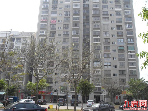 海沧兴港花园公共绿地被业主私自占用 有望整体改造——九房网 海沧兴港花园公共绿地被业主私自占用 有望整体改造——九房网