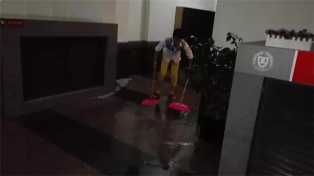 建发:风雨同舟、众志成城!呵护钻石人生!——九房网 建发:风雨同舟、众志成城!呵护钻石人生!——九房网