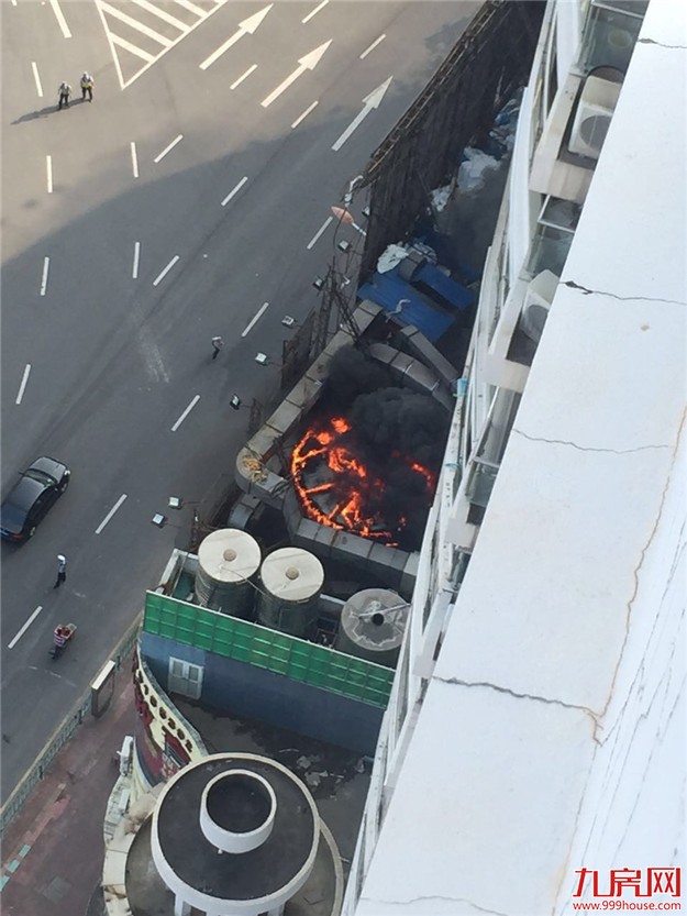 【突发】着火了！！莲坂国贸宝福大厦着火了，现场浓烟滚滚！——九房网
