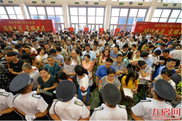 上周末3盘入市遭近千人开抢！这年头，在厦门不是有钱就能买到房……——九房网