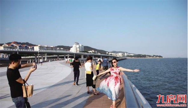 演武大桥观景平台首迎国庆假期 两天迎客1.5万人次——九房网