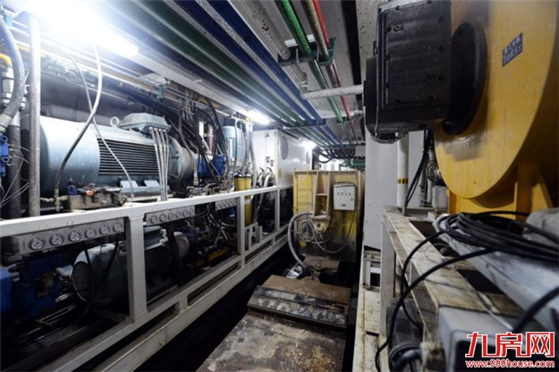 地铁2号线翁角路站昨起围挡施工——九房网