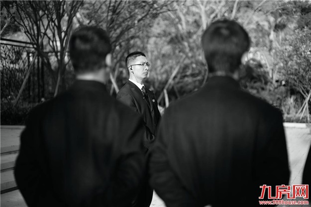 一支车队,悄悄驶入环岛路35号... ——九房网 一支车队,悄悄驶入环岛路35号... ——九房网