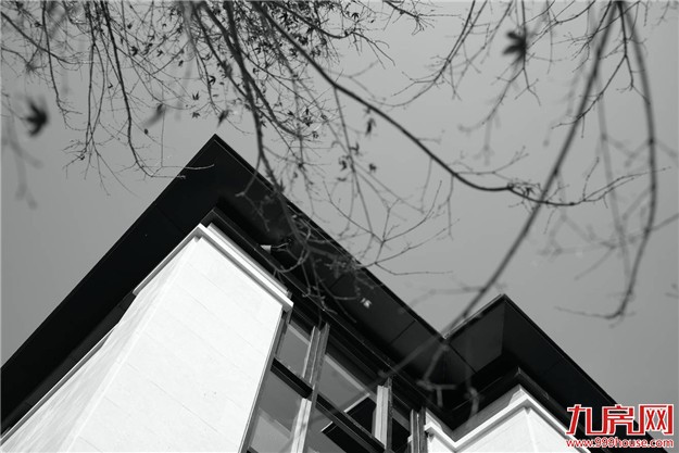 一支车队,悄悄驶入环岛路35号... ——九房网 一支车队,悄悄驶入环岛路35号... ——九房网