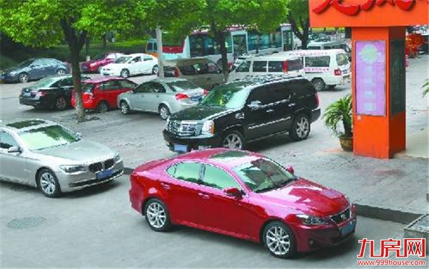 无视禁停牌 霸占消防通道——九房网