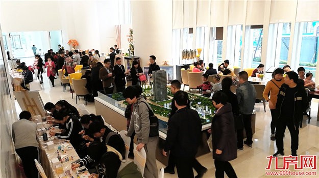 时代中心：暖心周末 陪伴是最长情的告白 ——九房网