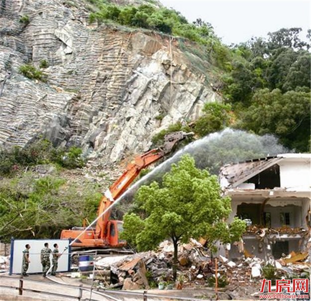马蜂山4栋位于地质灾害点的违建强制破拆 将成为仙岳公园绿地——九房网