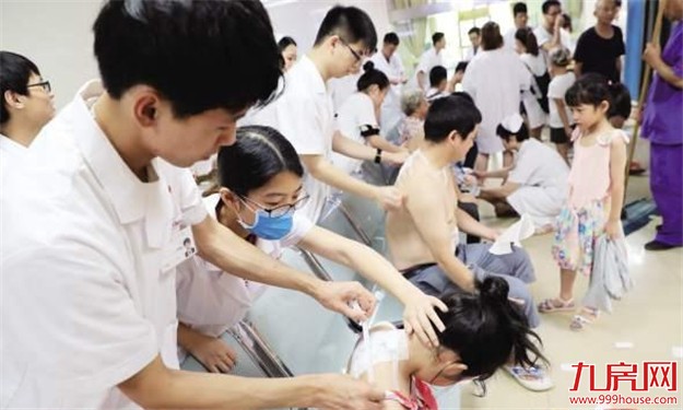 昨日入伏厦门万人争贴“头伏” 儿童所占比例最高——九房网