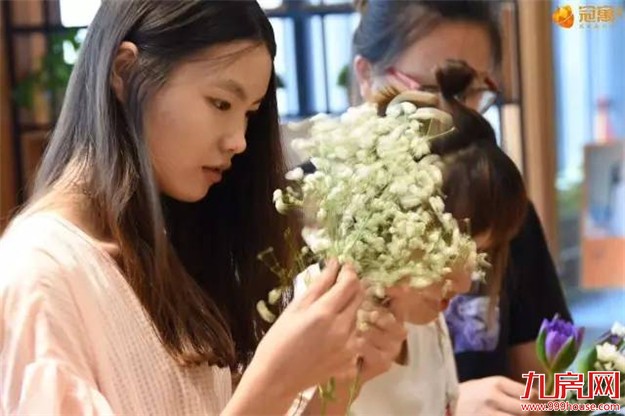 龙湖冠寓x摩拜单车 | 最美的骑迹,都是冠寓你!——九房网 龙湖冠寓x摩拜单车 | 最美的骑迹,都是冠寓你!——九房网