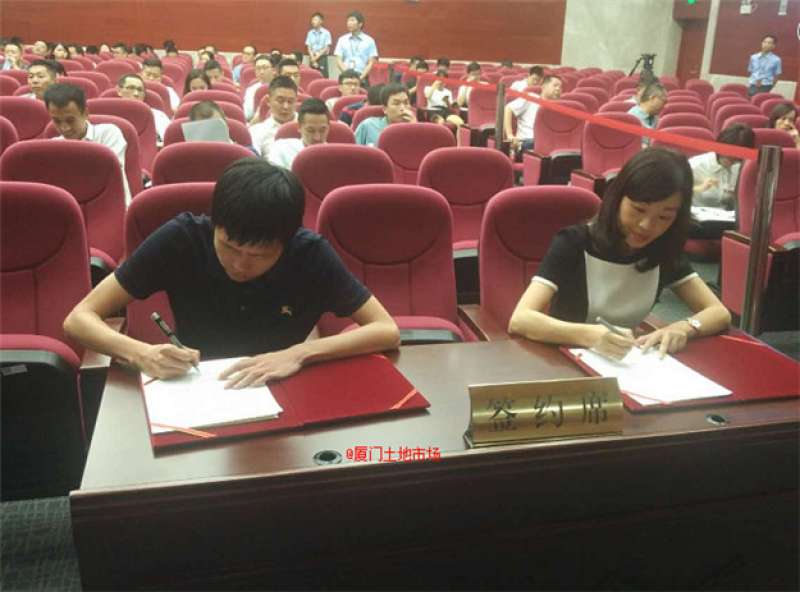 正在直播|“金砖”后厦门土拍首秀来袭！一天连拍7幅地,楼面价能否创新高？——九房网