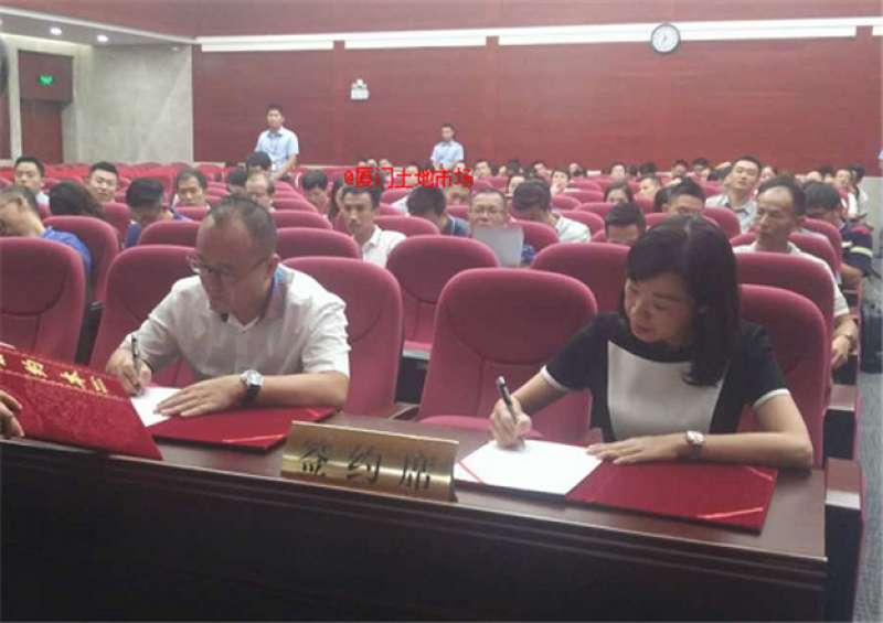 正在直播|“金砖”后厦门土拍首秀来袭！一天连拍7幅地,楼面价能否创新高？——九房网