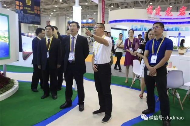 地交会次日,漳州、龙岩、三明展馆迎来重要嘉宾——九房网 地交会次日,漳州、龙岩、三明展馆迎来重要嘉宾——九房网