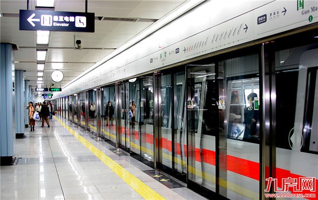 地铁1号线四站点局部围挡 计划在明年春节前陆续拆除——九房网