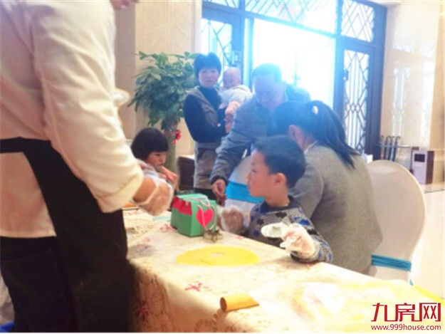 “女神”间的聚会:精彩花絮揭秘——九房网 “女神”间的聚会:精彩花絮揭秘——九房网