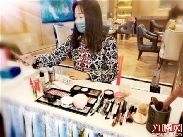 “女神”间的聚会:精彩花絮揭秘——九房网 “女神”间的聚会:精彩花絮揭秘——九房网