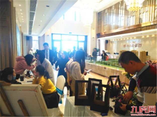 “女神”间的聚会:精彩花絮揭秘——九房网 “女神”间的聚会:精彩花絮揭秘——九房网