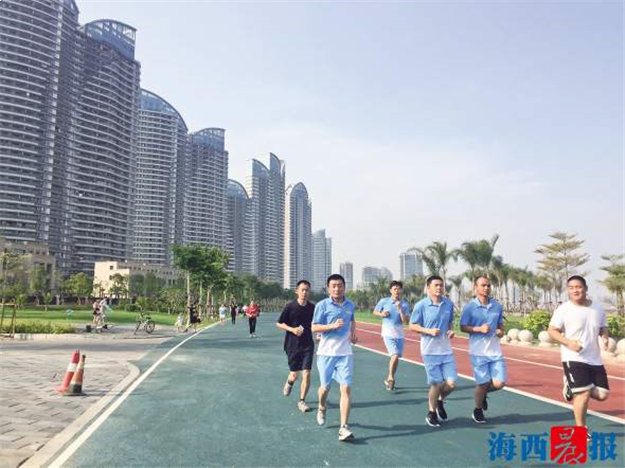 滨海旅游浪漫线一期核心段完成彩色沥青铺设 拟打造成高级别马拉松跑道——九房网