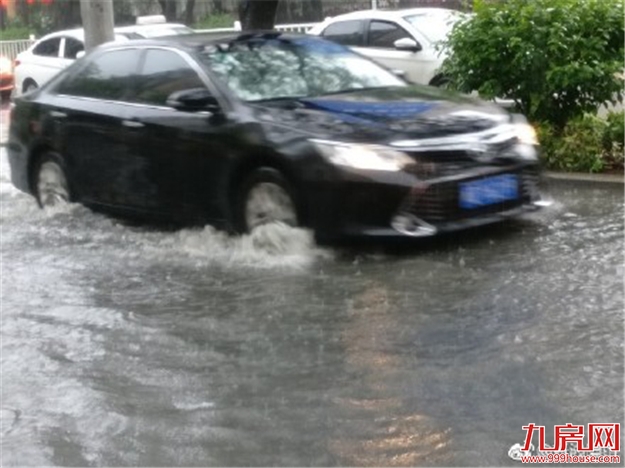 狂风暴雨+电闪雷鸣！刚刚，超级暴雨袭城！厦门沦陷，段子手又high了！——九房网