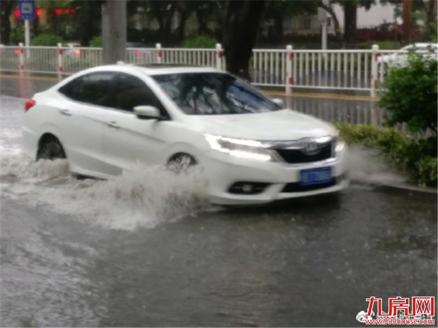 狂风暴雨+电闪雷鸣！刚刚，超级暴雨袭城！厦门沦陷，段子手又high了！——九房网