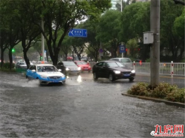 狂风暴雨+电闪雷鸣！刚刚，超级暴雨袭城！厦门沦陷，段子手又high了！——九房网