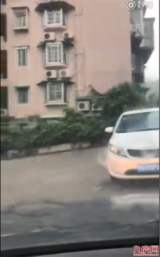 狂风暴雨+电闪雷鸣！刚刚，超级暴雨袭城！厦门沦陷，段子手又high了！——九房网