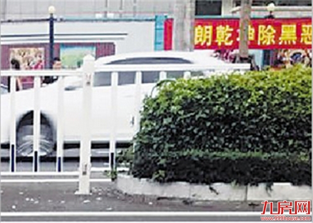 金尚小区旁道路护栏有缝隙存隐患 空隙现在已堵上——九房网