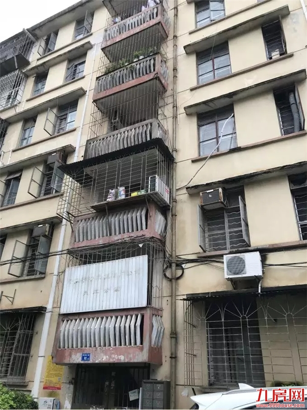 大抛售?一次12套!2500万!网传厦门土豪疯狂甩房!真相是…——九房网 大抛售?一次12套!2500万!网传厦门土豪疯狂甩房!真相是…——九房网