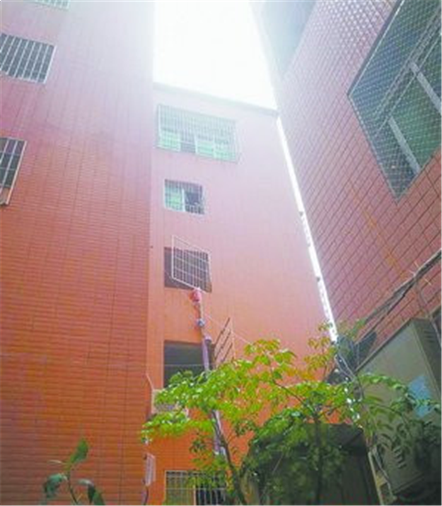 民宅凌晨大火 邻里守望互助 30多人全部脱险——九房网