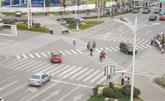 对角斑马线怎样才能更高效?认真走路好好看灯就行——九房网
