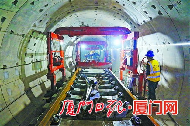 地铁2号线过海隧道开始铺轨 年底开通试运营——九房网 地铁2号线过海隧道开始铺轨 年底开通试运营——九房网