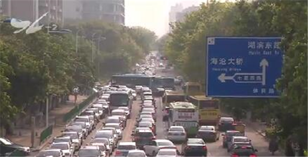 湖滨中路体育路路口左转车道禁止掉头 市民有建议——九房网 湖滨中路体育路路口左转车道禁止掉头 市民有建议——九房网