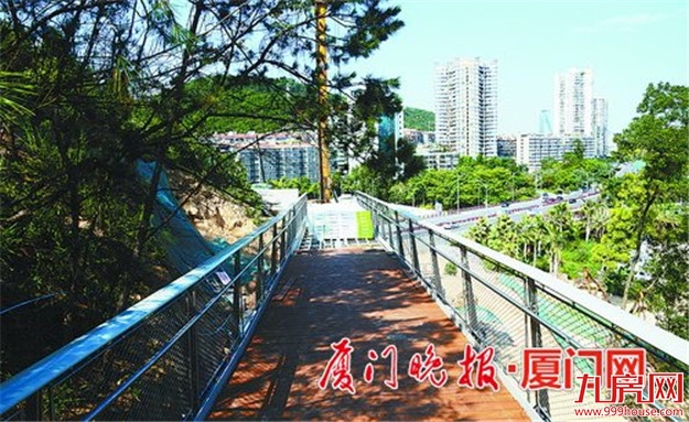 健康步道跨度最大的一座跨越式空中步行桥正在施工中 预计年底完工——九房网