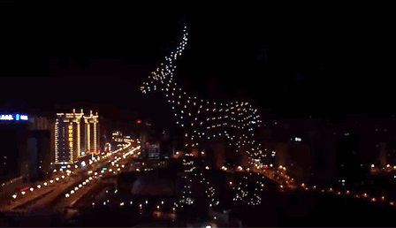 震撼！春晚级别！无人机矩阵汇聚厦门上空，盛大灯光秀来袭！——九房网