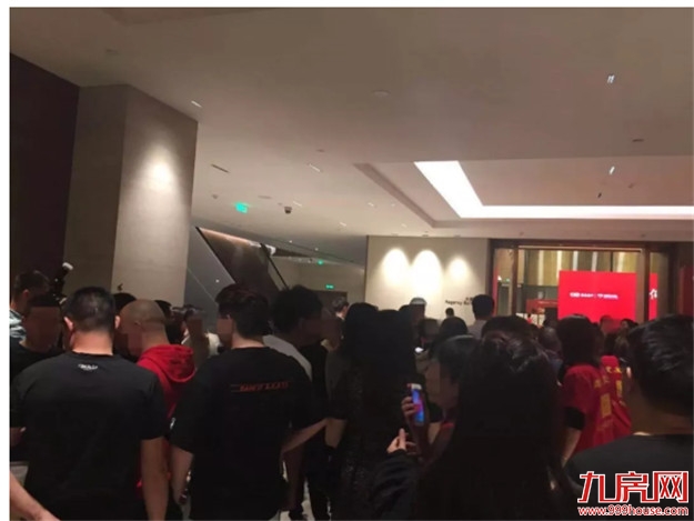 刚刚,岛内豪宅二期深夜抢开,现场抢房盛况曝光,购买力太强大了!——九房网 刚刚,岛内豪宅二期深夜抢开,现场抢房盛况曝光,购买力太强大了!——九房网