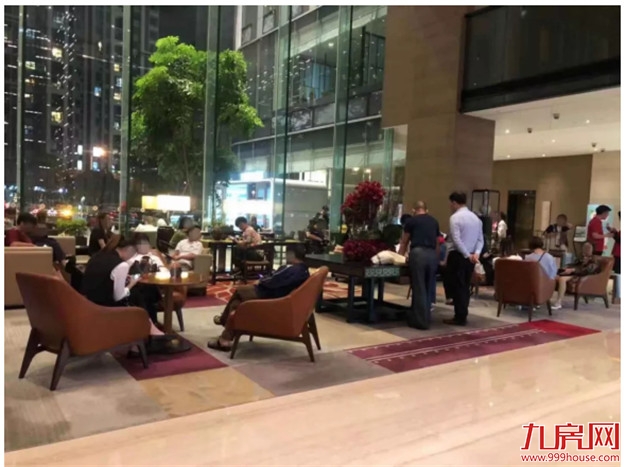 刚刚,岛内豪宅二期深夜抢开,现场抢房盛况曝光,购买力太强大了!——九房网 刚刚,岛内豪宅二期深夜抢开,现场抢房盛况曝光,购买力太强大了!——九房网