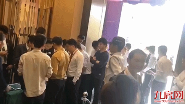 傻眼了!上千买房人出动!有盘大卖近40套!厦门楼市又暴起了?——九房网 傻眼了!上千买房人出动!有盘大卖近40套!厦门楼市又暴起了?——九房网