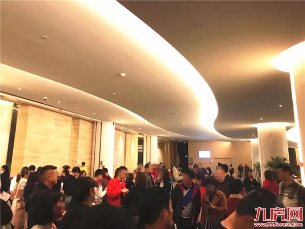 刚刚,厦门又一豪宅连夜抢开!265套房被疯抢!场面极其火爆!——九房网 刚刚,厦门又一豪宅连夜抢开!265套房被疯抢!场面极其火爆!——九房网