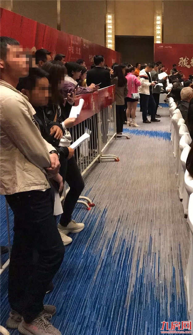 刚刚,厦门又一豪宅连夜抢开!265套房被疯抢!场面极其火爆!——九房网 刚刚,厦门又一豪宅连夜抢开!265套房被疯抢!场面极其火爆!——九房网