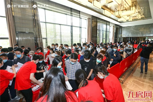 疯狂!排队刷卡!多盘爆卖!龙岩人正在报复性买房!——九房网 疯狂!排队刷卡!多盘爆卖!龙岩人正在报复性买房!——九房网