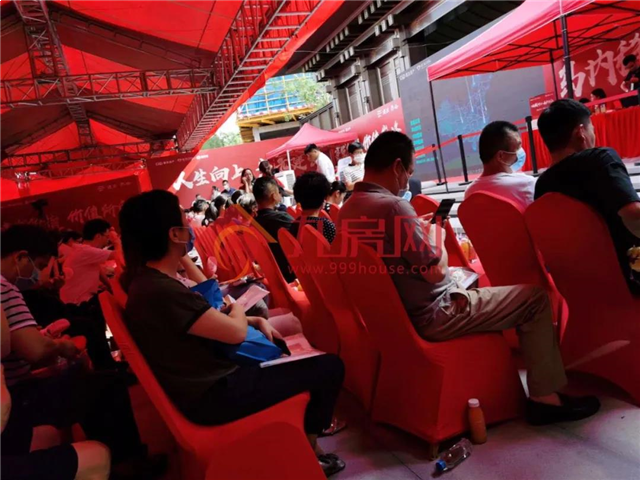 现场直击!刚刚,厦门两大豪宅齐开!大批有钱人排队抢!——九房网 现场直击!刚刚,厦门两大豪宅齐开!大批有钱人排队抢!——九房网