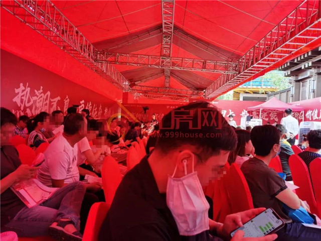 现场直击!刚刚,厦门两大豪宅齐开!大批有钱人排队抢!——九房网 现场直击!刚刚,厦门两大豪宅齐开!大批有钱人排队抢!——九房网