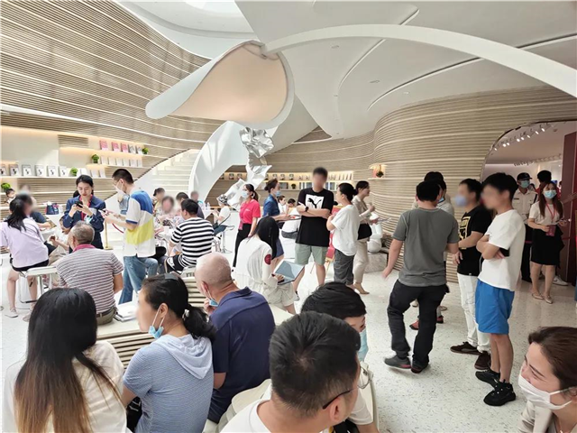 现场直击!刚刚,厦门两大豪宅齐开!大批有钱人排队抢!——九房网 现场直击!刚刚,厦门两大豪宅齐开!大批有钱人排队抢!——九房网