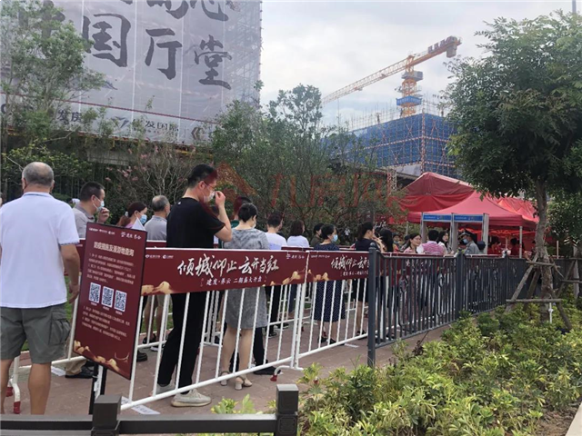 现场直击!刚刚,厦门两大豪宅齐开!大批有钱人排队抢!——九房网 现场直击!刚刚,厦门两大豪宅齐开!大批有钱人排队抢!——九房网