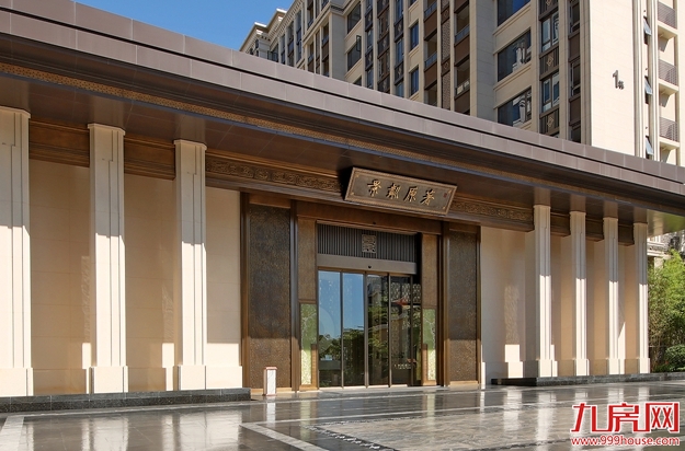 景粼门,从历史中走来,遁入生活的颖悟——九房网 景粼门,从历史中走来,遁入生活的颖悟——九房网