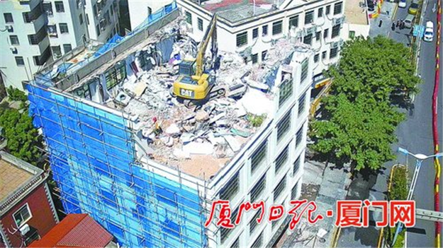 4天拆除六层历史违建 海沧治违攻坚再发力 高颜值城区更宜居——九房网 4天拆除六层历史违建 海沧治违攻坚再发力 高颜值城区更宜居——九房网