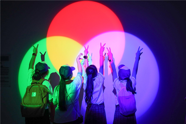 爸爸竟然成了“职业大粉”——九房网 爸爸竟然成了“职业大粉”——九房网