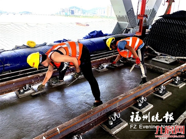 道庆洲大桥完成铺轨施工——九房网