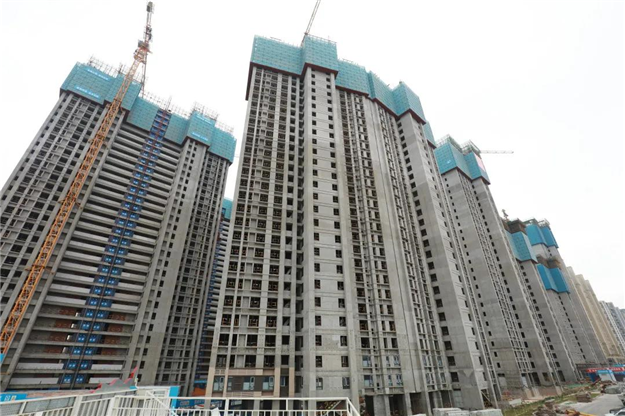 五缘湾片区又一安置房封顶！居民回迁更近一步啦~——九房网