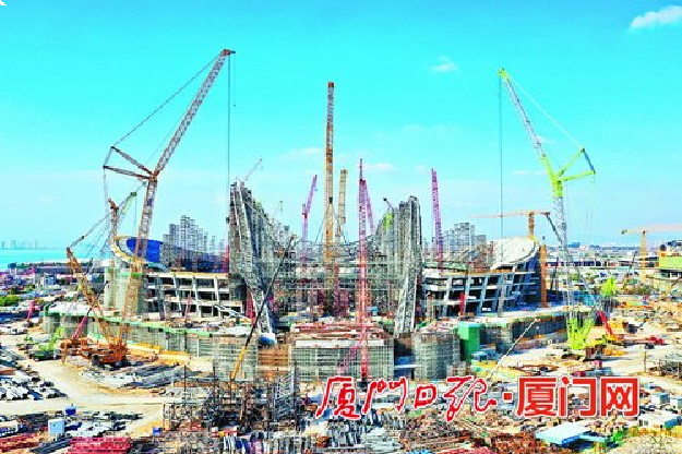 新体育中心白鹭体育场初现雏形 预计下月底完成南北巨拱合龙——九房网