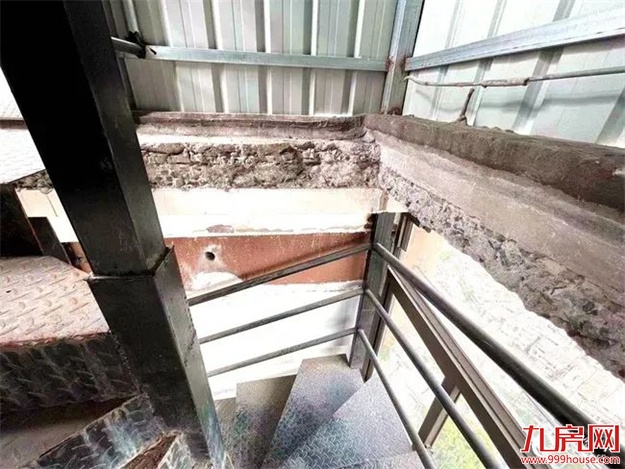 人民网报道!10年“屹立不倒”,福州惊现“最牛”违建!——九房网 人民网报道!10年“屹立不倒”,福州惊现“最牛”违建!——九房网